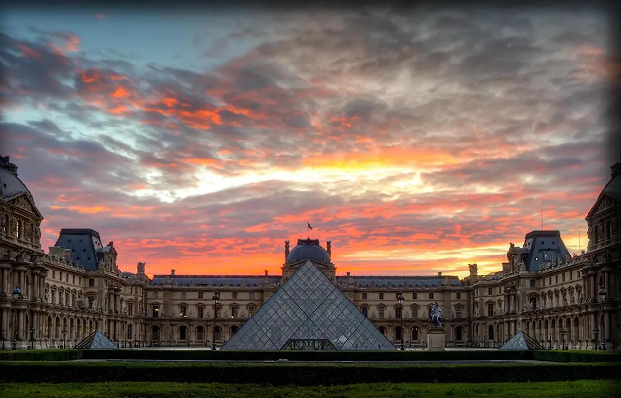 Apartment 65-French Cancan St Denis Paris