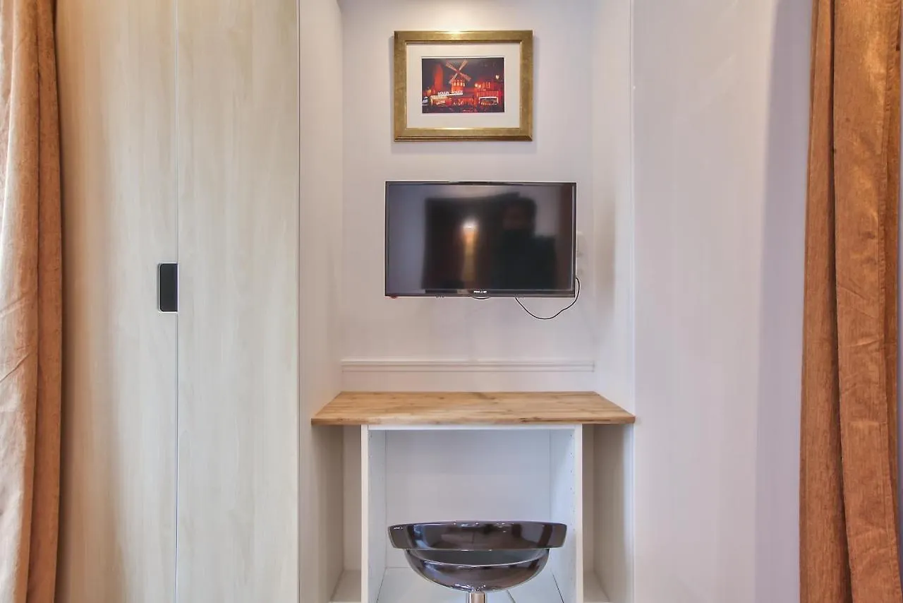 Apartment 65-French Cancan St Denis Paris
