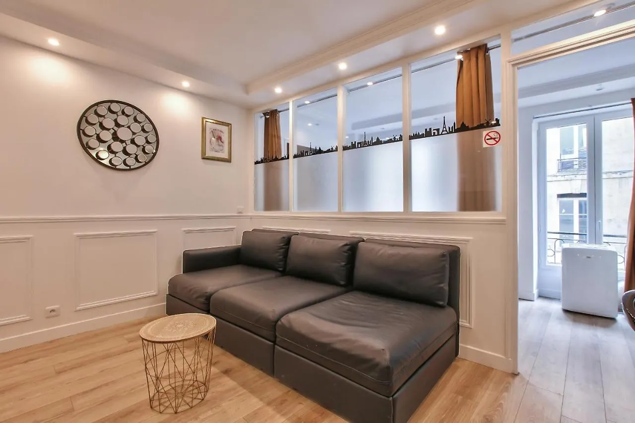 Apartment 65-French Cancan St Denis Paris