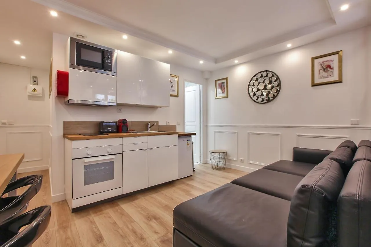 Apartment 65-French Cancan St Denis Paris France