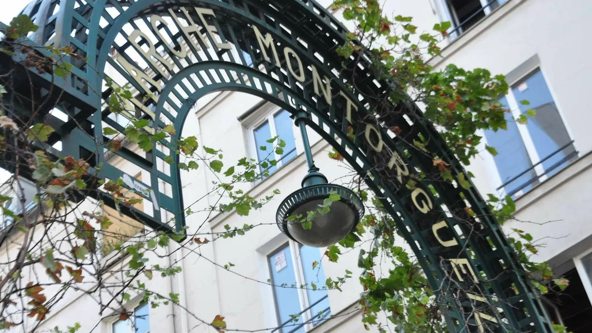 Apartment 65-French Cancan St Denis Paris